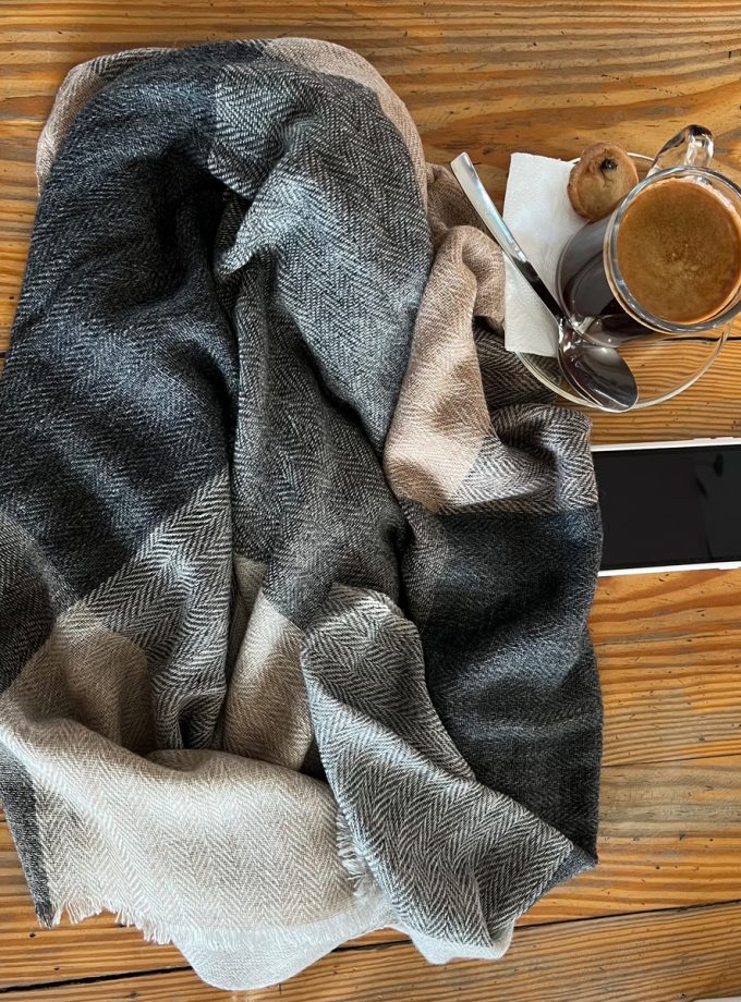 Design wool scarf